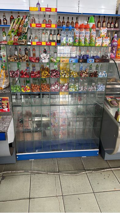 Шкафы,стеллажи,конфетница