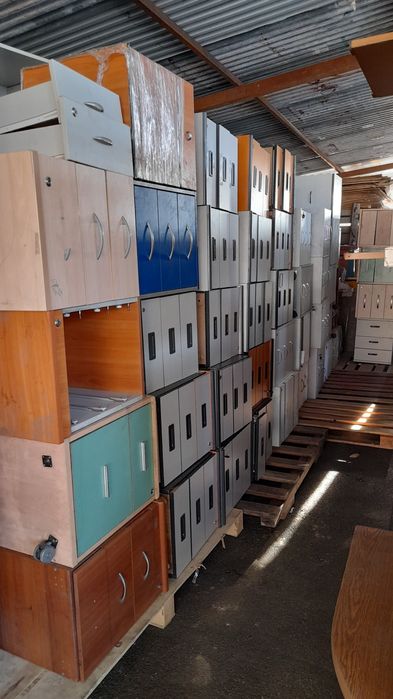 Тумбы офисные на роликах