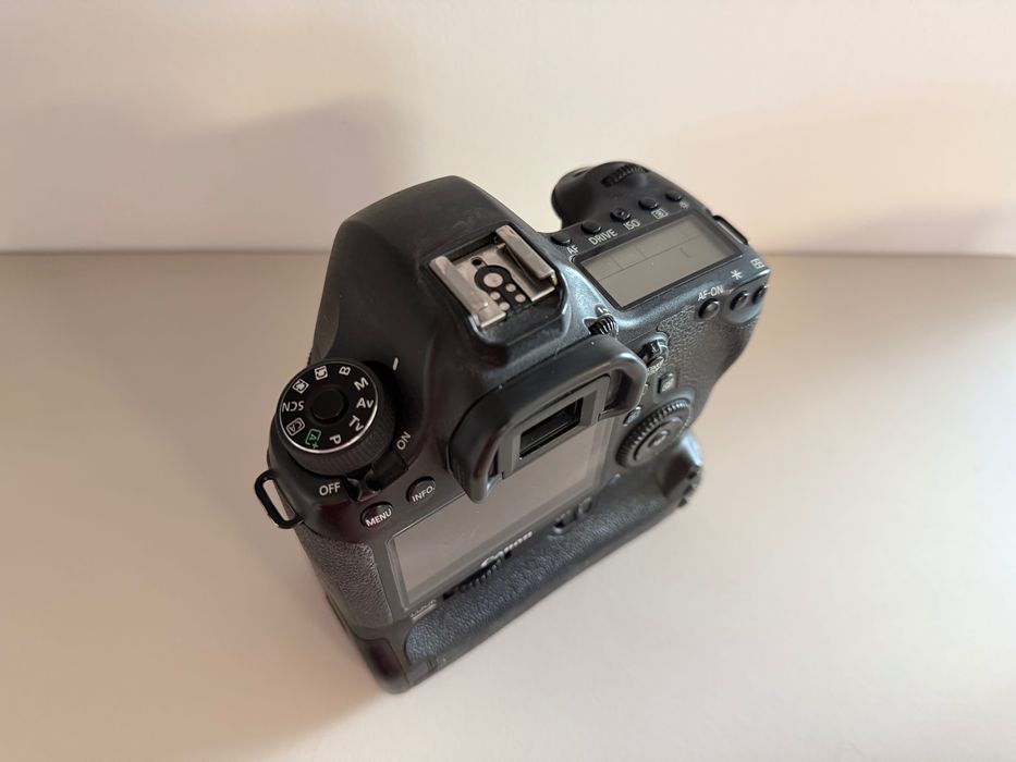 Camera foto DSLR Canon 6D + Grip