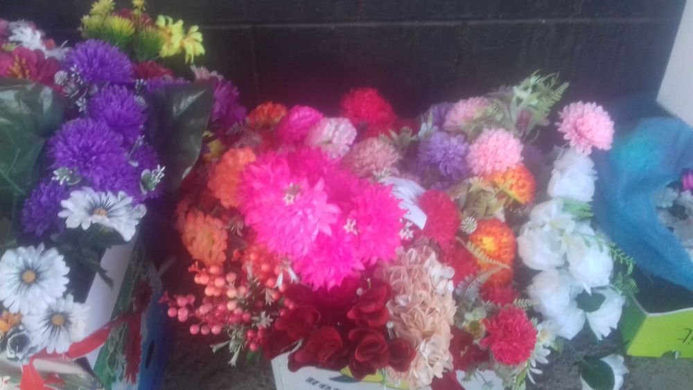 продам искуственые цветы