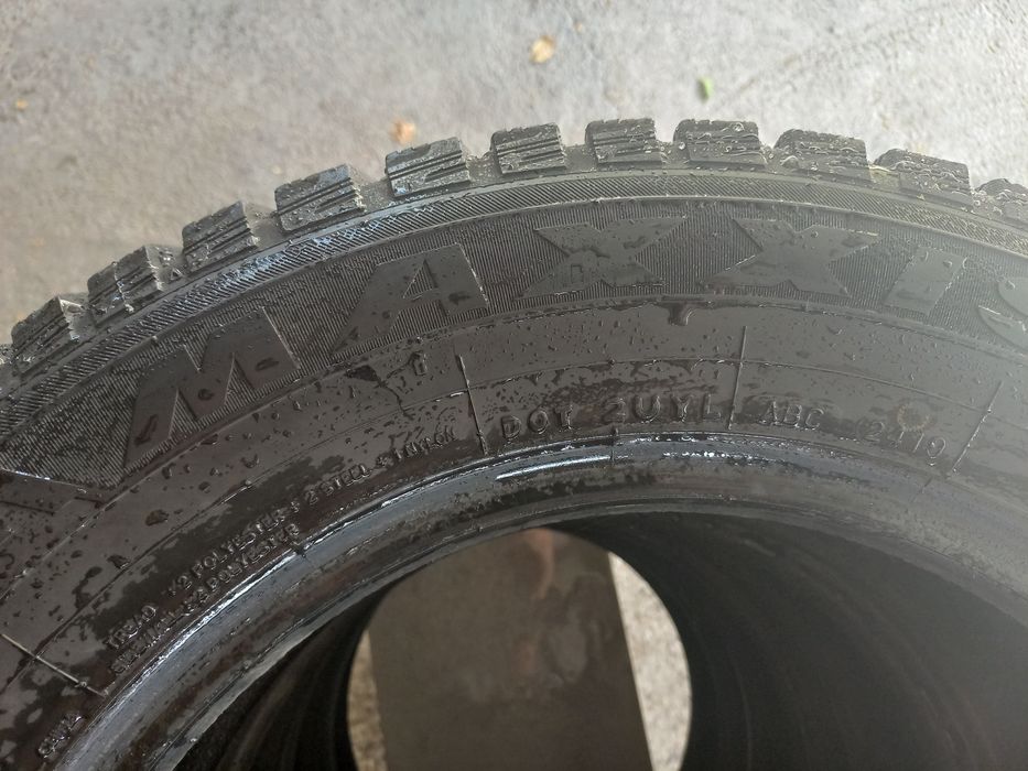 Продам шины Maxxis 205. 65.R- 16