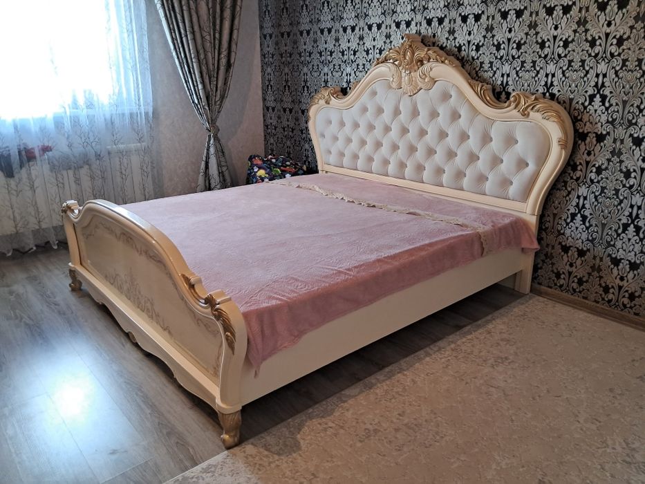 Продам двуспальную кровать