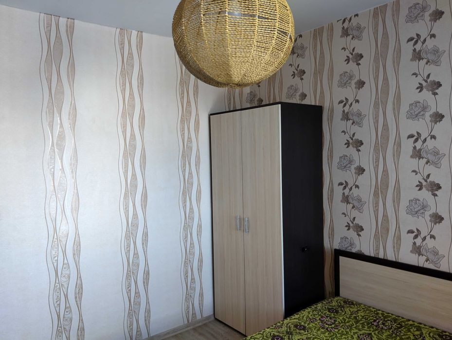 Дава под наем делгосрочно тристаен разширен апаратамент