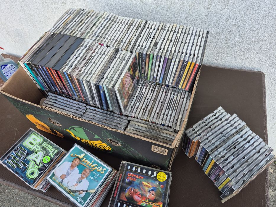Vand Lot 150 CD cu muzica usoara mixta straina
- Tot lotul de 250 CD cu muzică usoara mixta straina 750 lei (aproximativ 3lei /1CD)
250 x 3 = 750lei