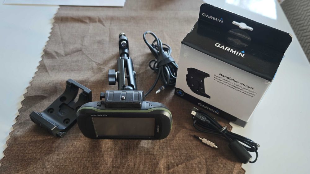 GPS Навигация Garmin Montana 610 със зареждаща стойка RAM монтаж