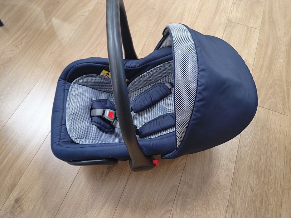 Продавам бебешко столче за кола