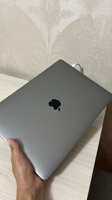 Продам MacBook Pro 13,2020 (1TB)