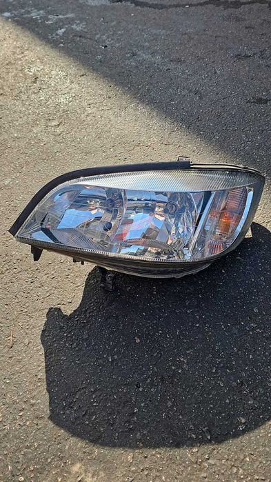 Фара на Opel Zafira