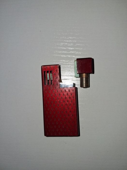 Bricheta vintage defecta