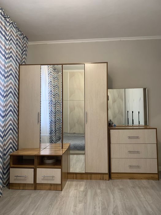 Шакаф с комодом и с двумя тумбой