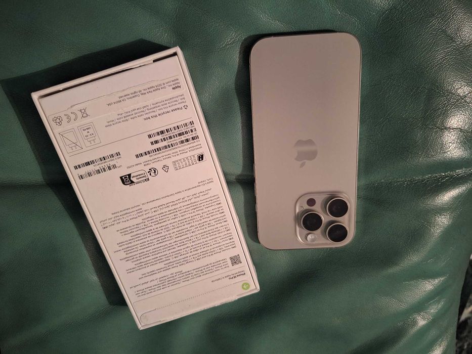 КАТО НОВ! Iphone 16 pro,natural titanium,купуван нов