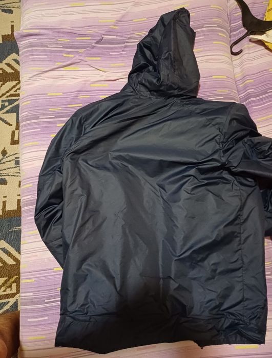 Geaca Nike cu glugă

Fără defecte
