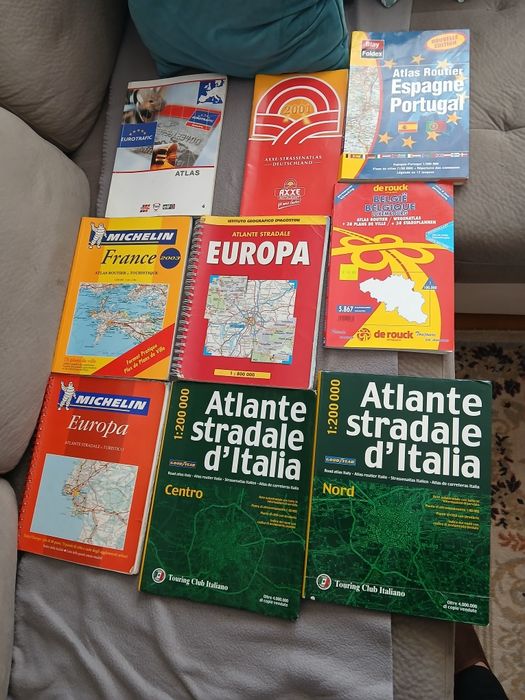 Пътни карти,атласи използвани от мен преди много години.
