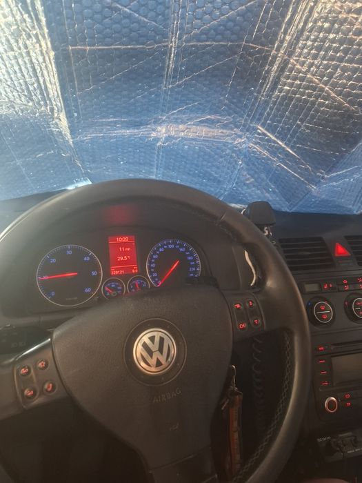 Vând auto Vw Touran 2.0 tdi