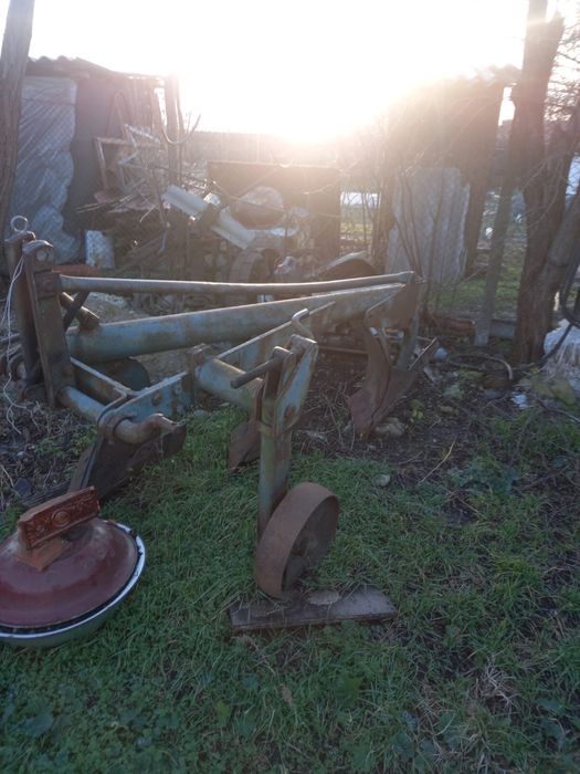 Disc si plug agricol