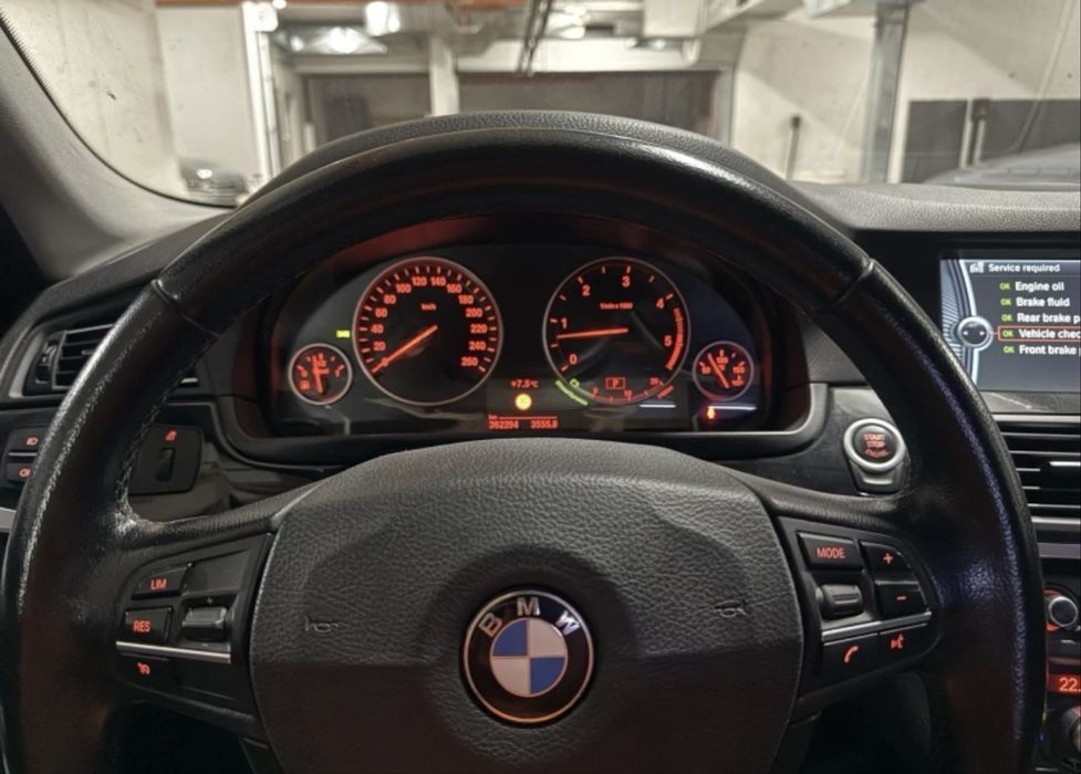 BMW 530 тъмно сиво