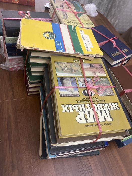 Продается книги очень в хорошем состоянии