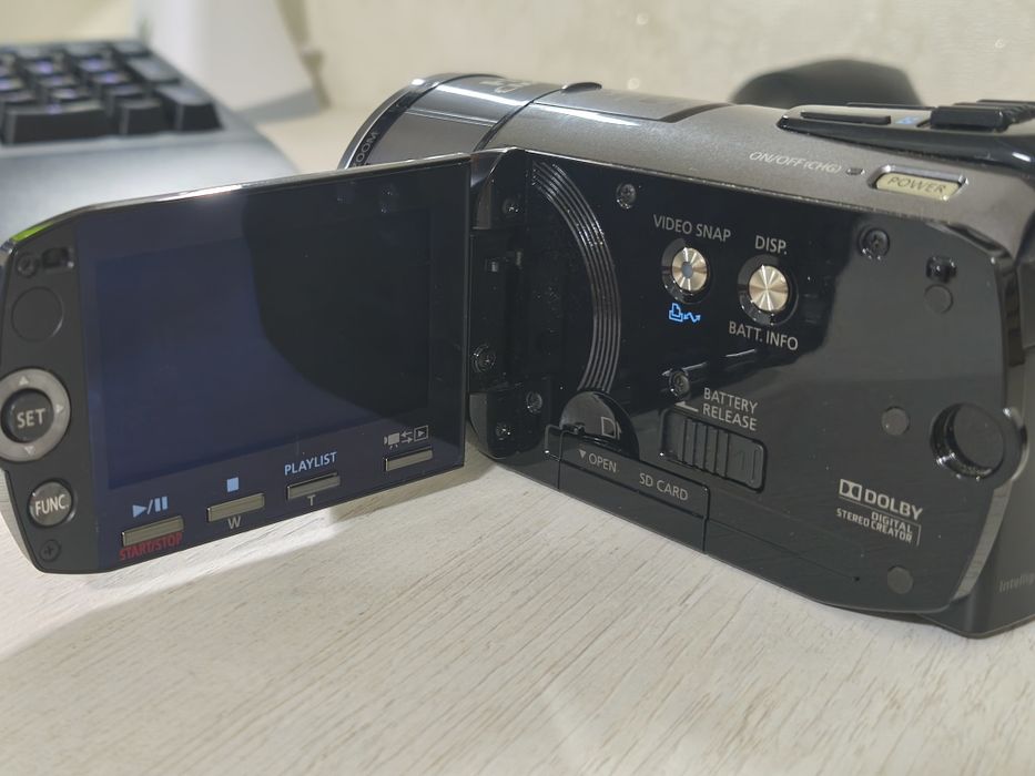 Видеокамера Canon Legria HF S100