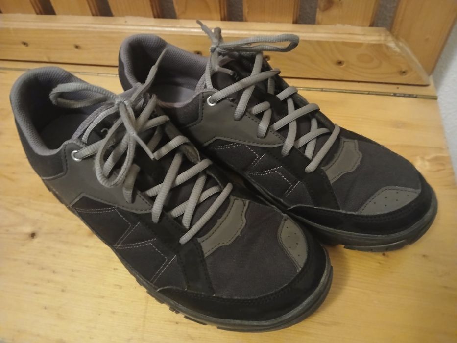 Vând ghete mărimea 43