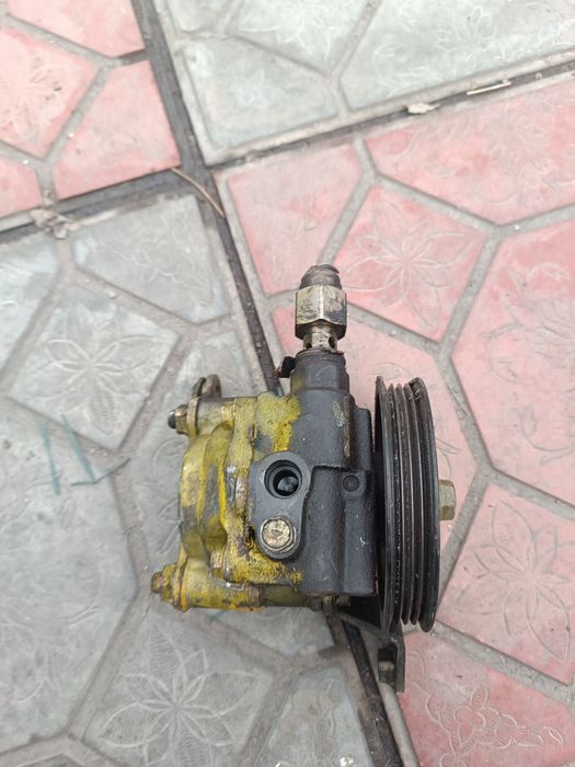 Продам компрессор и гур на Toyota