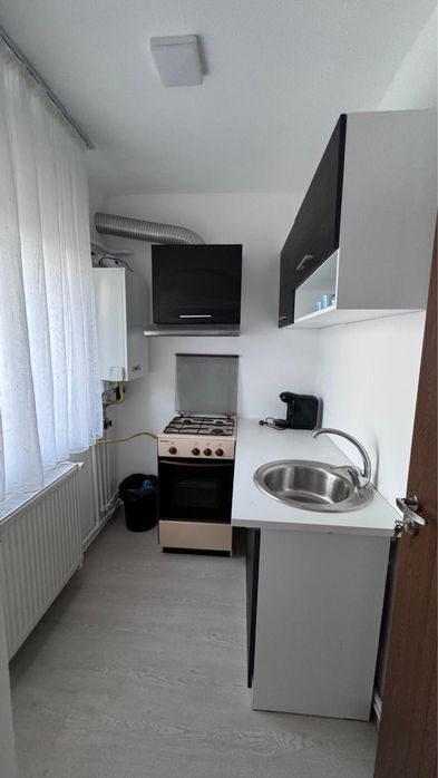 Inchiriez garsoniera etaj 1 zona centrala