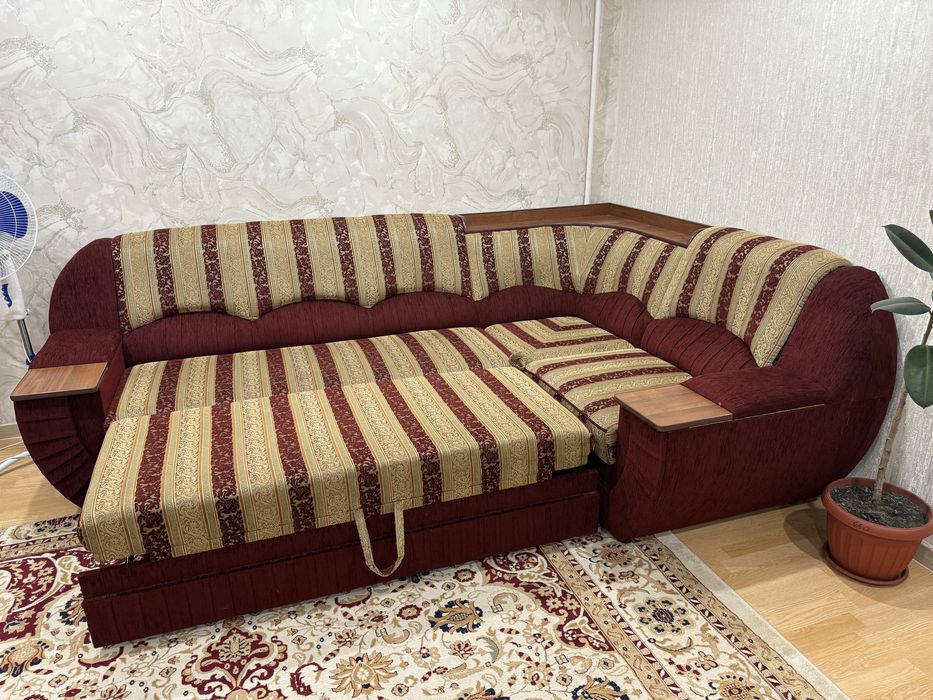 Продам диван в хорошим состояние!!!