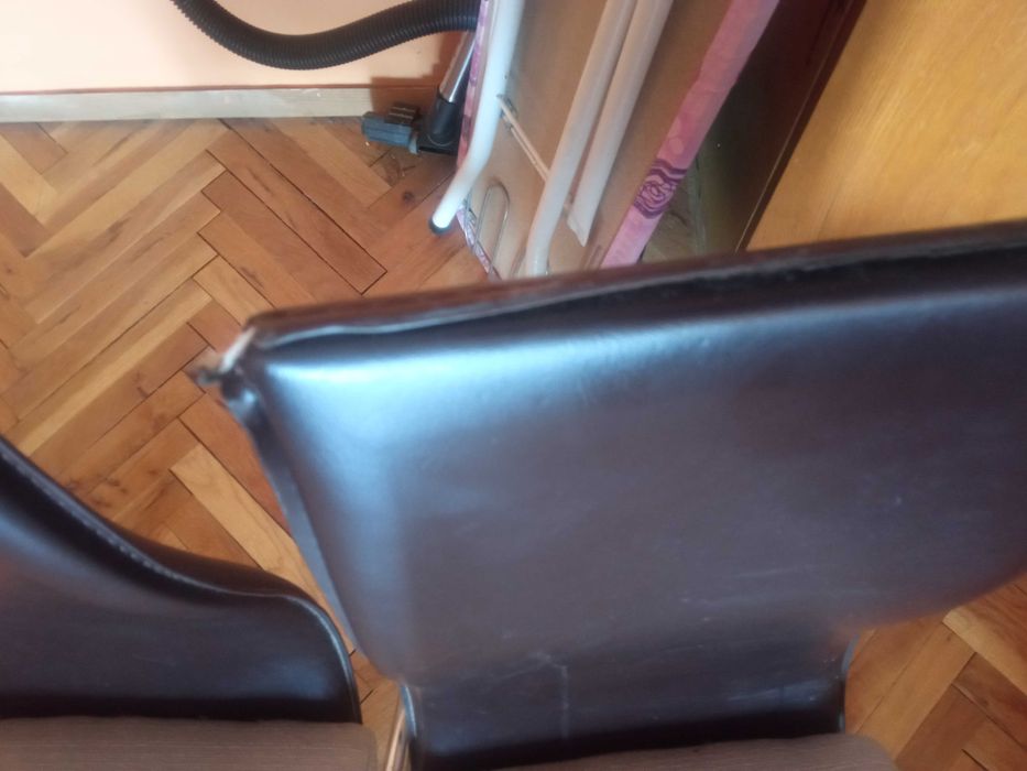 Продавам 2 бр. столове за хол, или всекидневна. 40лв. за брой