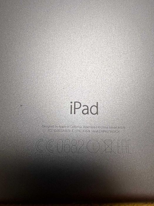 iPad Pro 9.7 inch A1674 128GB LTE WiFi + Cellular