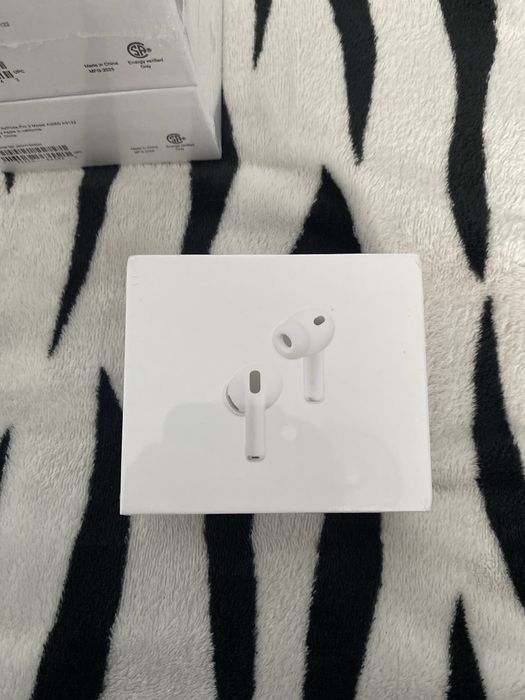 AirPods Pro 3.