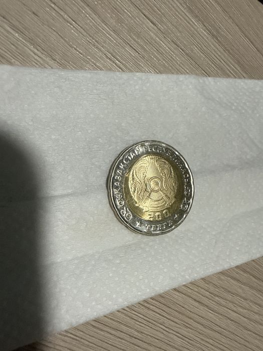 200тг монета в честь победы