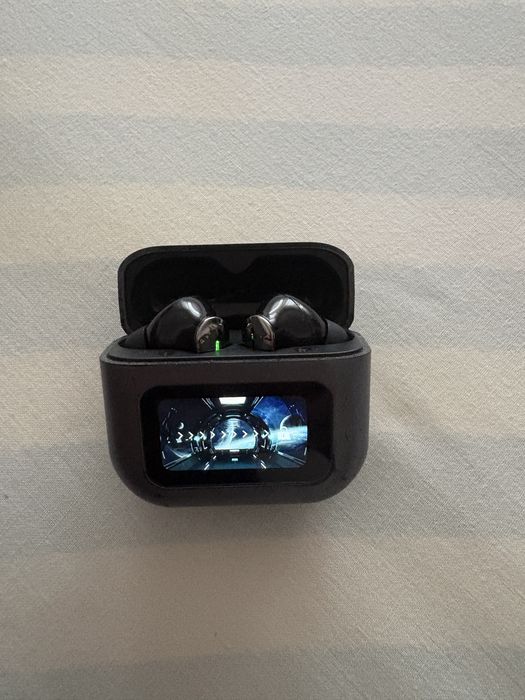 Casti wireless cu afisaj