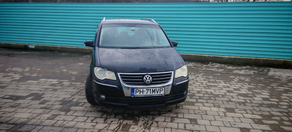 Vând Volkswagen Touran