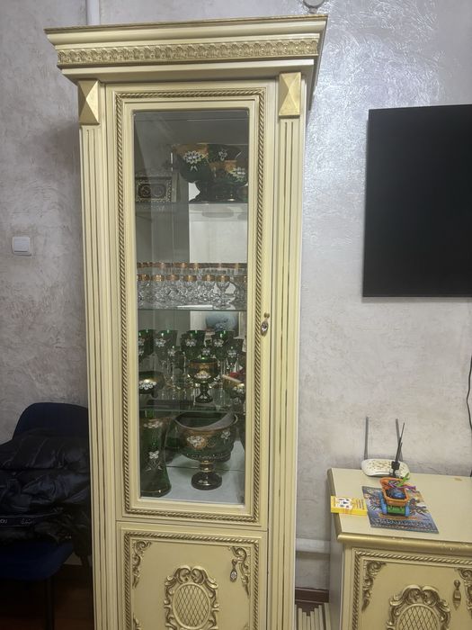 Продам горку для гостинной