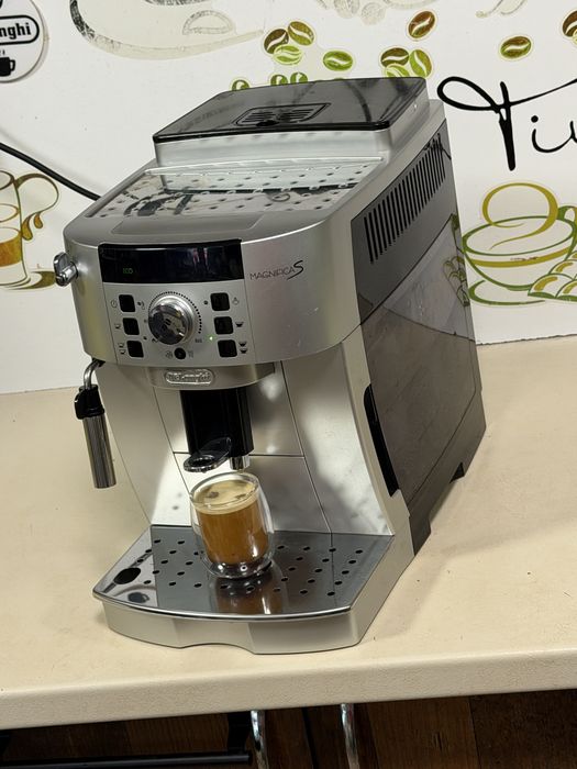 Кафемашина кафе автомат delonghi magnifica S с гаранция