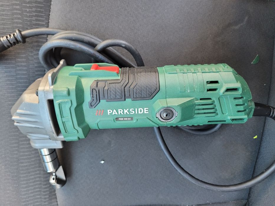 Foarfeca electrica pentru taiat tabla Parkside