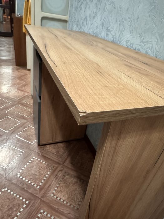 Продается письменный стол