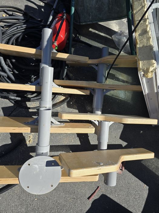 Titlu: Scară interioară modulară / spirală – Trepte lemn masiv – Ideală spații mici