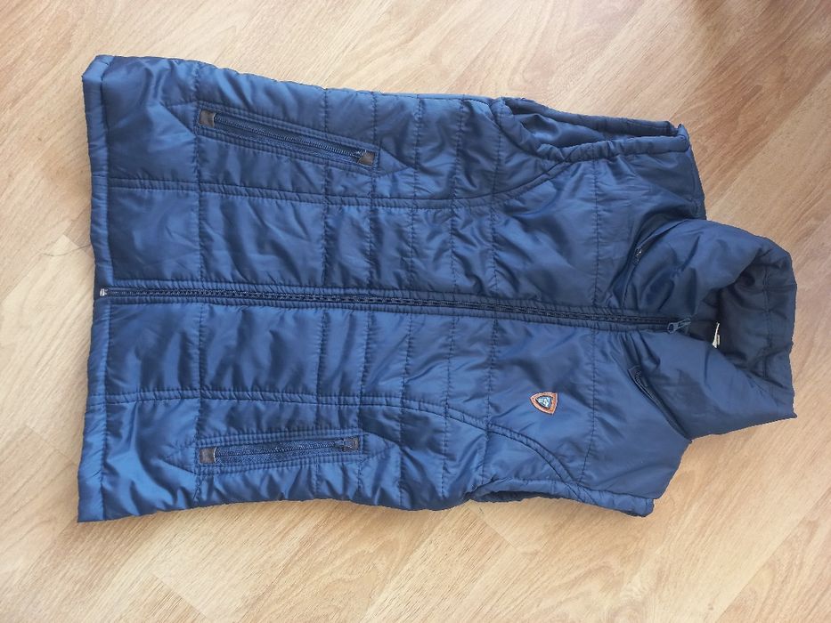 Елеци 2 бр. за 5 лева