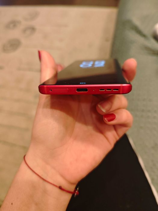 Vând Motorola edge40