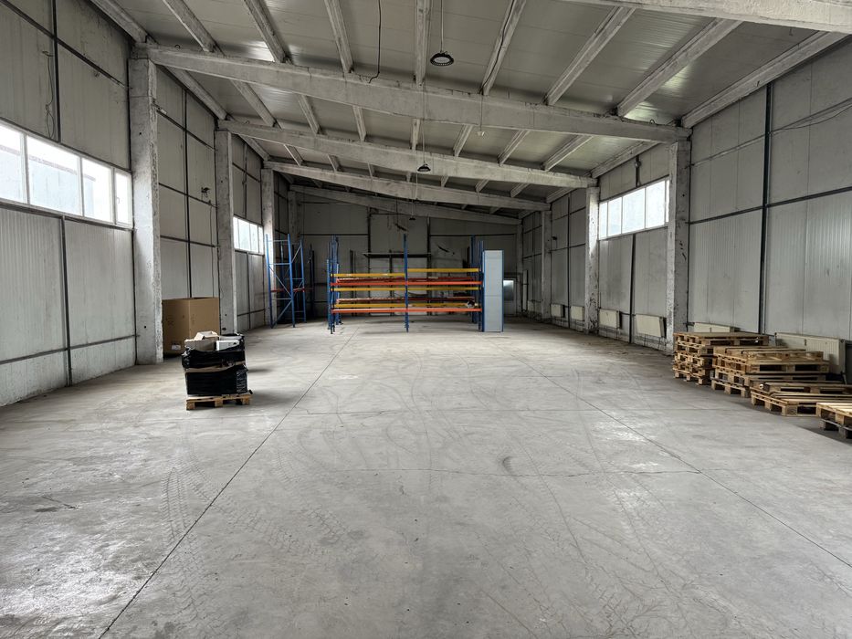 Inchiriez hale Livezile 400 mp