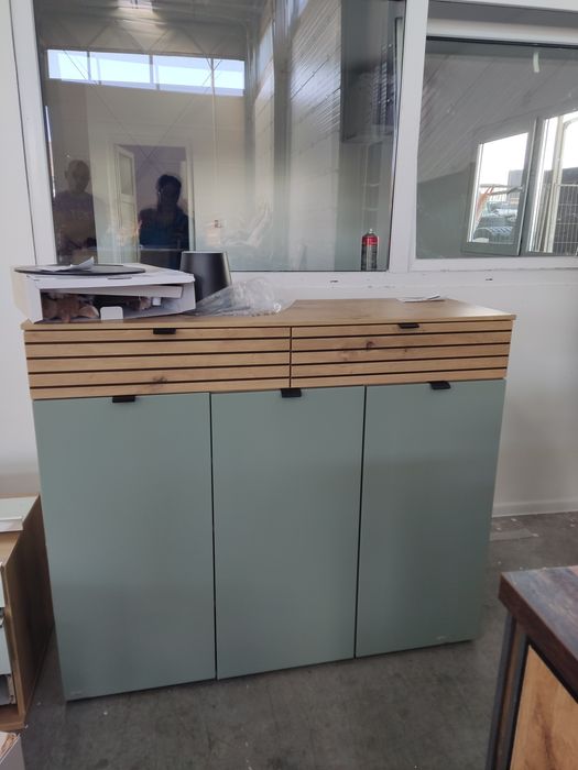 Vând comodă 120 / 100 / 41