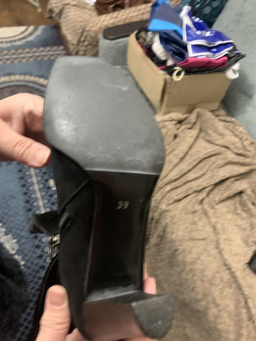 Зимние темные сапоги