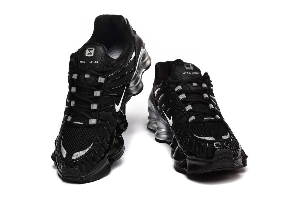 Продавам нови мъжки маратонки Nike Air Max Shox TL black/Silver