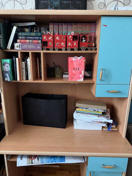 Shoshilinch! O'smirlar uchun mebel komplekti (Shkaf, stol, stellaj)