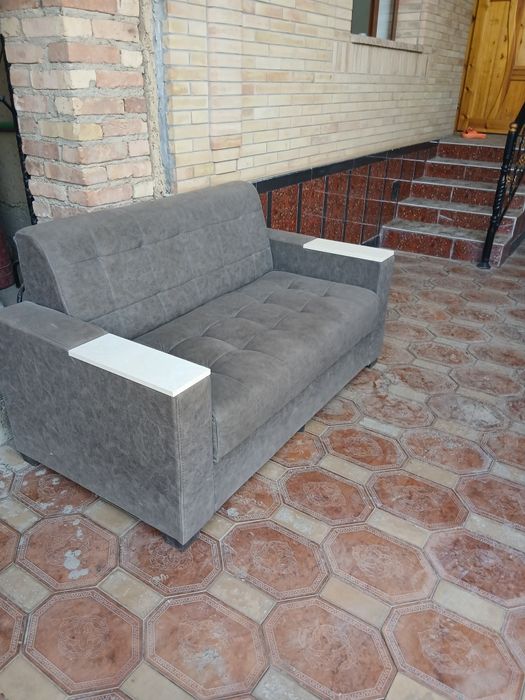 Диван сифати зур