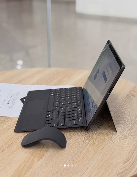 Tableta Microsoft Surface PRO X , ca NOUA cu Tastatura inclusa