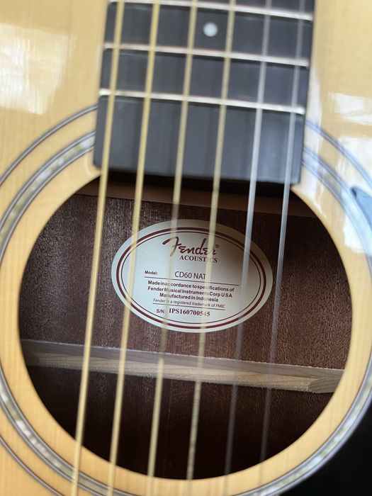 Gitara fender acustic