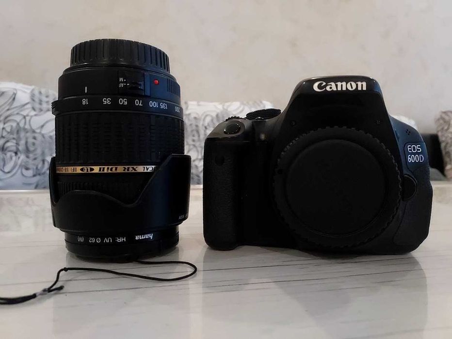 Canon фотоапарат 650D с обектив Tamron 18-200