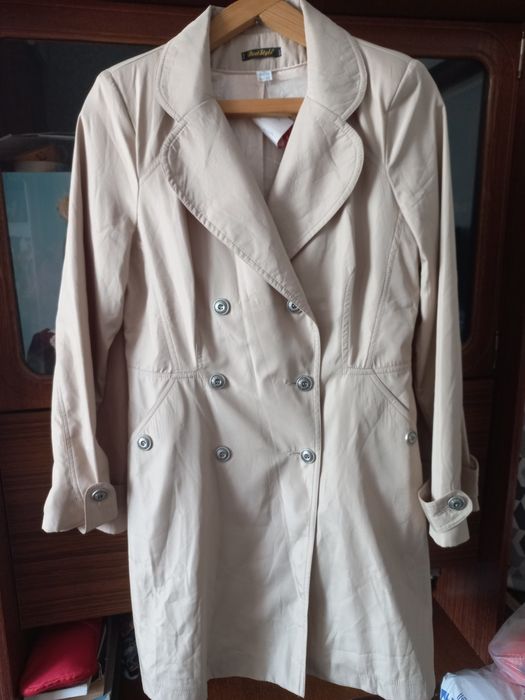 Продам  женский плащ .