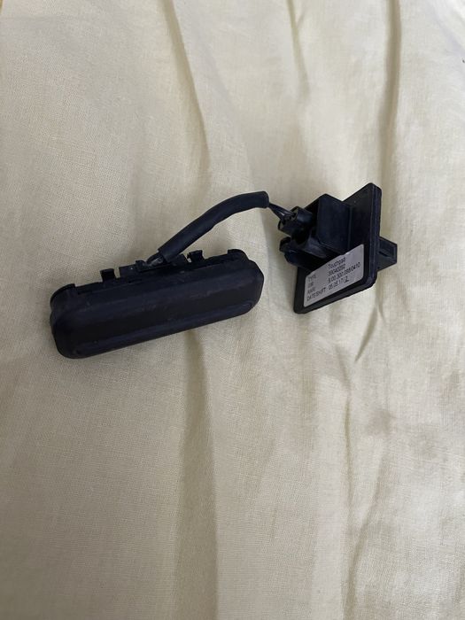 Оригинален Бутон за багажник опел инсигниа Б 2017+